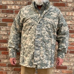 NWOT Extreme Cold Weather Parka & Insulated Liner